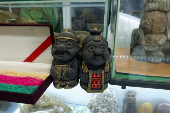 Souvenirs with an ancient touch at Seoul Folk Flea Market