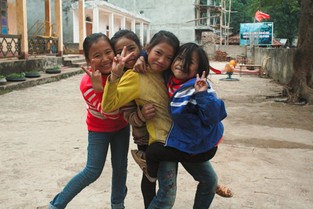 Local children in Bac Yen - Ta Xua Vietnam