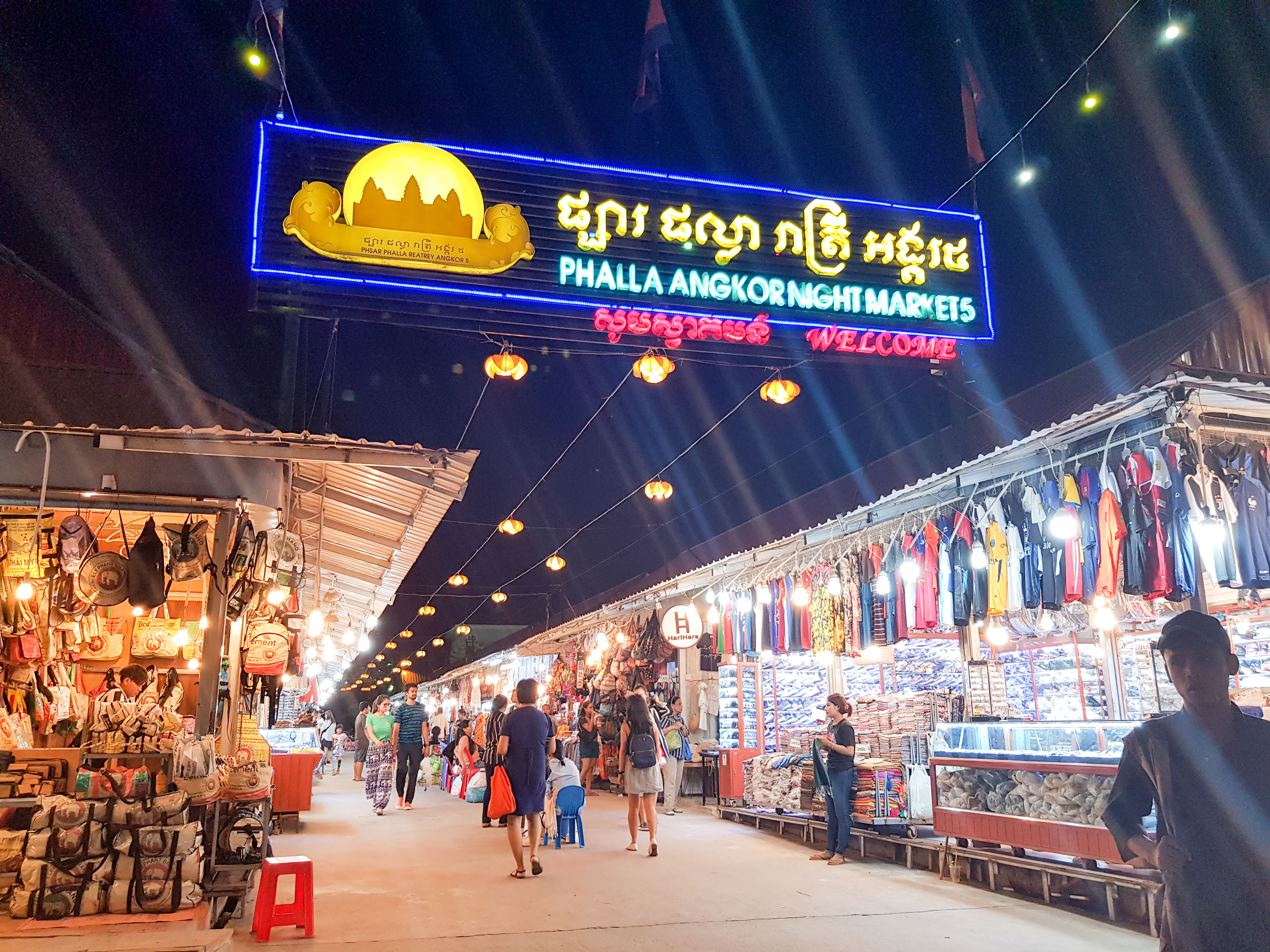 Tour the night markets | Honeymoon in Siem Reap -Romantic things to do