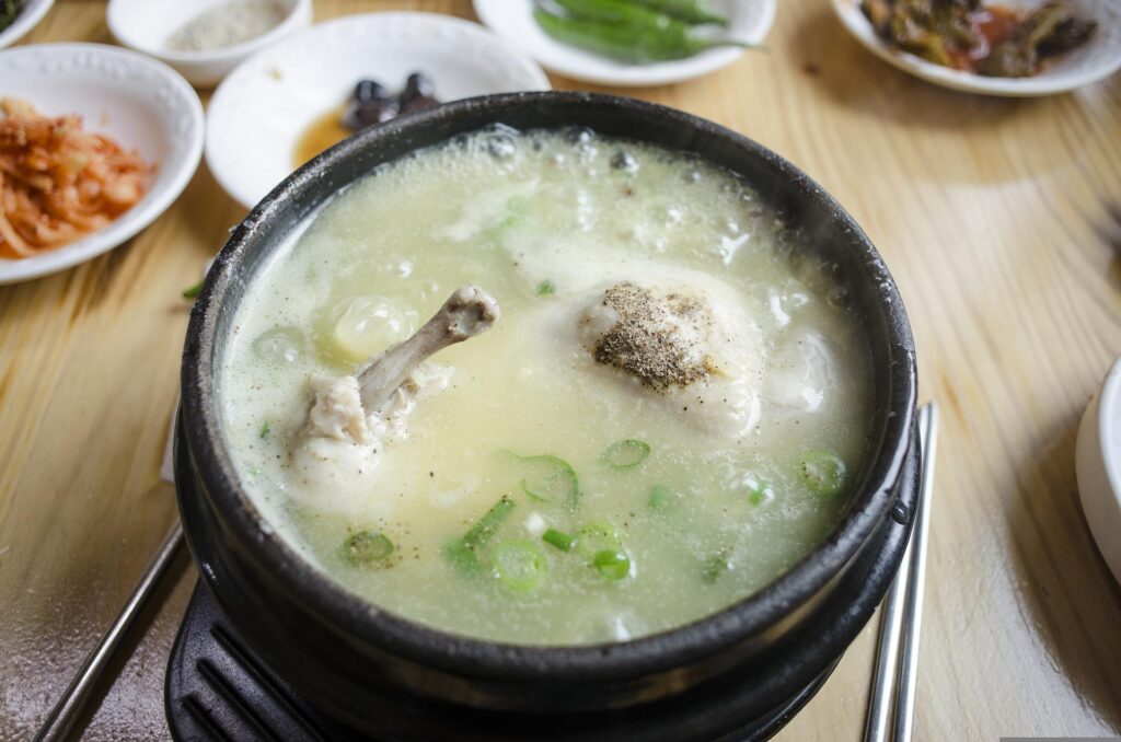 What to eat in Seoul | 12 Most-Loved Korean Dishes in Seoul to try | Samgyetang